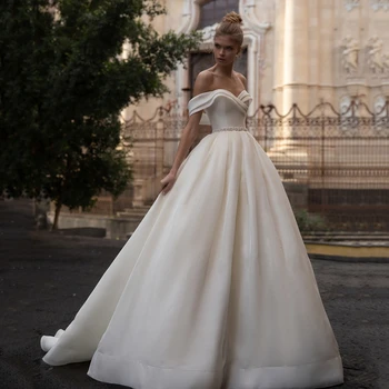 Elegante Marfim Com Decote Em V Vestido De Baile Vestido De Noiva De Cetim Lindo Fora Do Ombro Vestido De Noiva Com Beading Correia