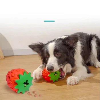 Novos Brinquedos do animal de Estimação de Morango Forma de Brinquedo do Cão Dente Limpo Bola Comida Extra-resistente de Borracha Natural Bolas Interativo Mordida resistente Brinquedo de Mastigar
