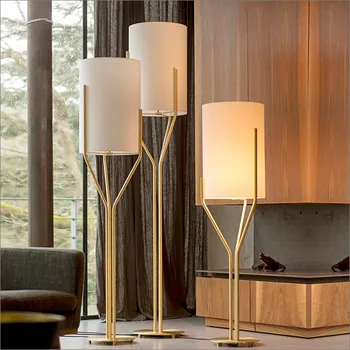 Nordic de ferro da decoração da mesa do DIODO emissor de lâmpada do quarto andar da lâmpada tecido abajur moderno sofá da sala personalidade vertical da lâmpada